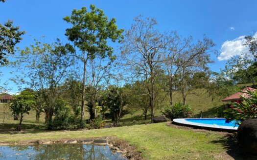 Casa de Lirios, cabaña equipada en Chachagua, Arenal