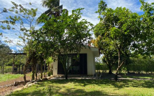 Casa de Lirios, cabaña equipada en Chachagua, Arenal